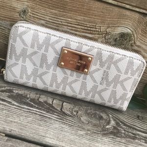 Micheal Kors wallet